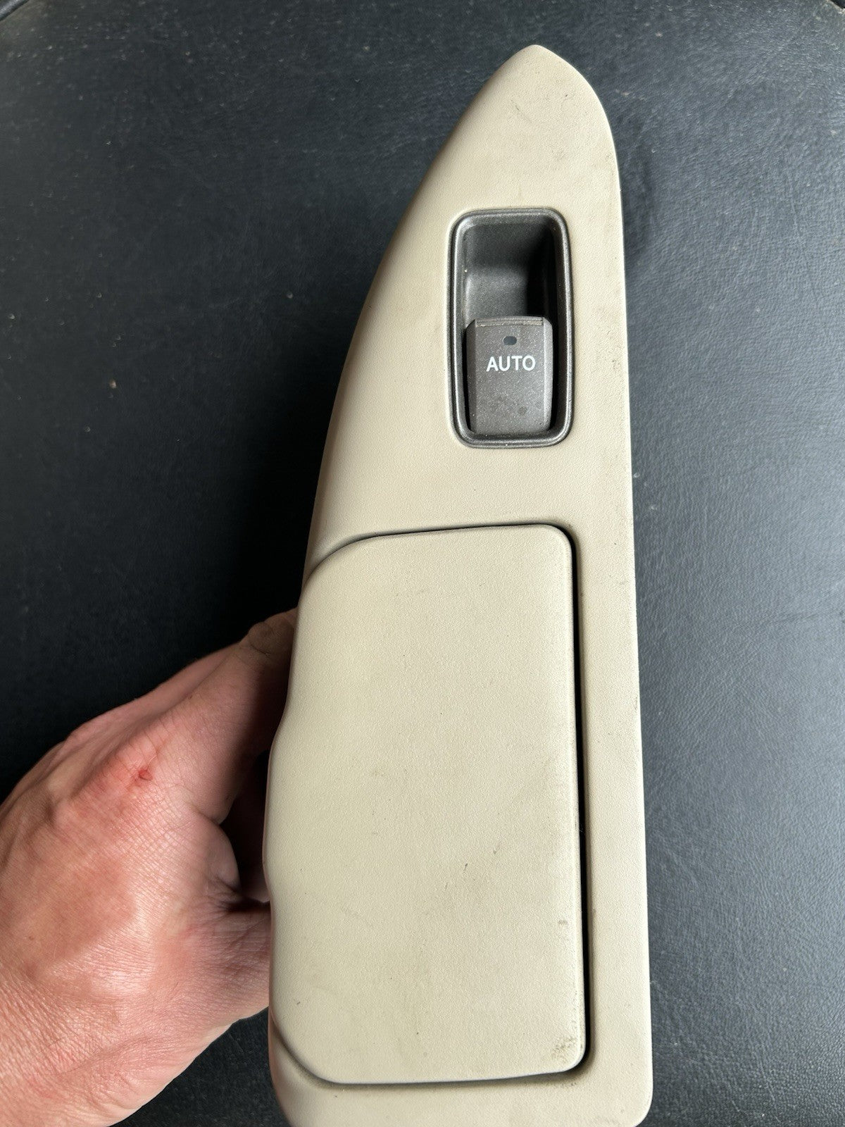 03-09 GX470 Rear Passenger Right Power Window Switch 84030-600031