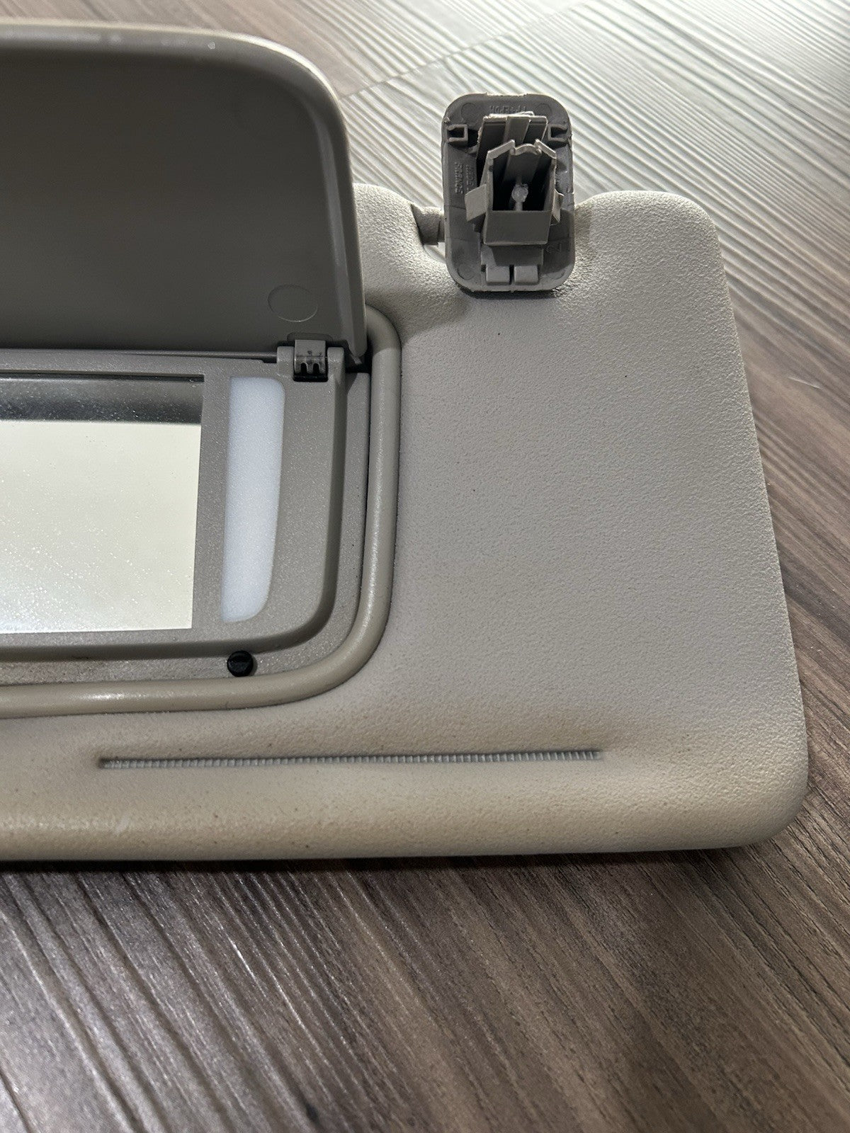 2009 Volvo C70 Left Driver Sunvisor with Homelink garage door opener Gray