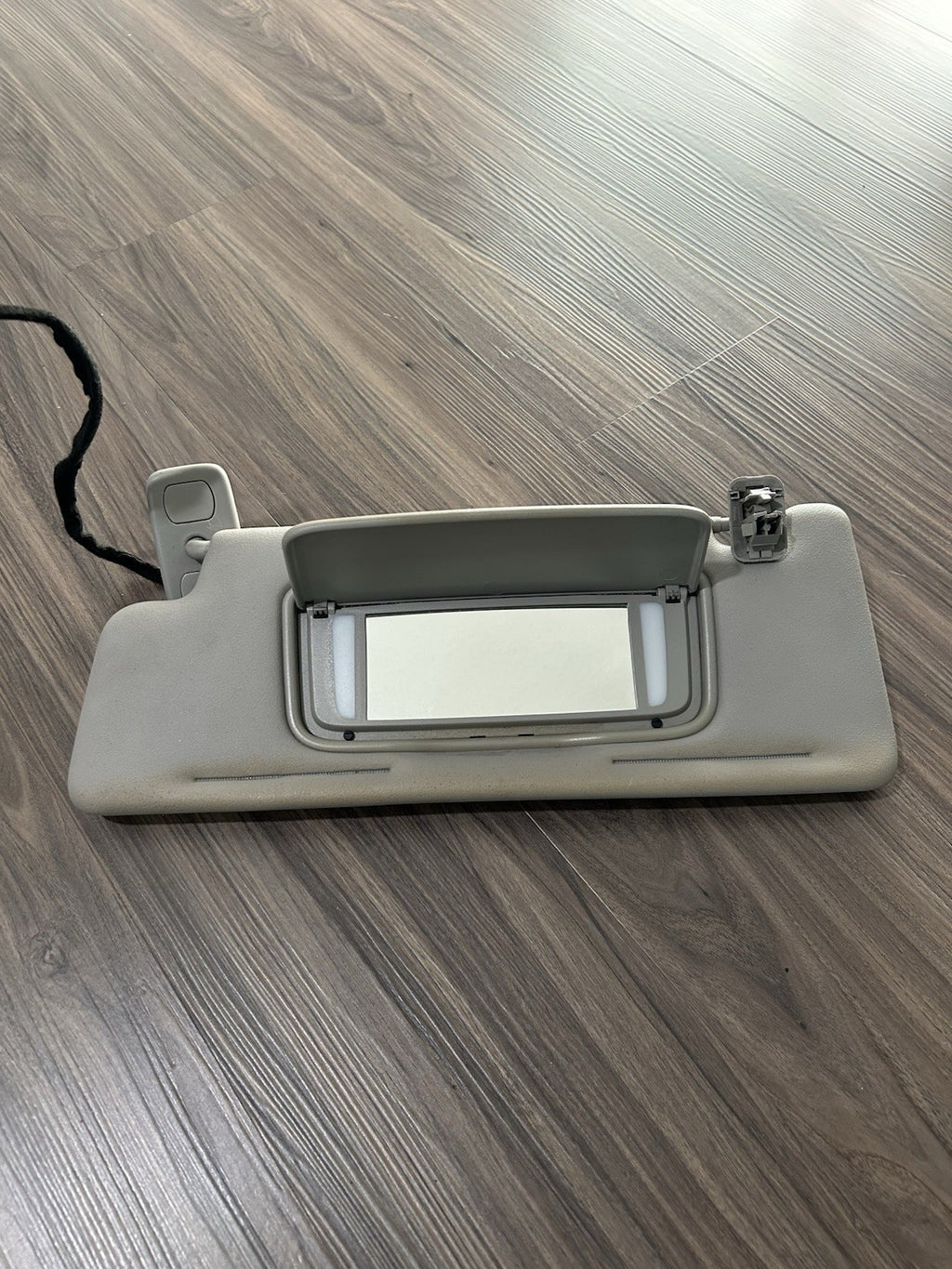 2009 Volvo C70 Left Driver Sunvisor with Homelink garage door opener Gray