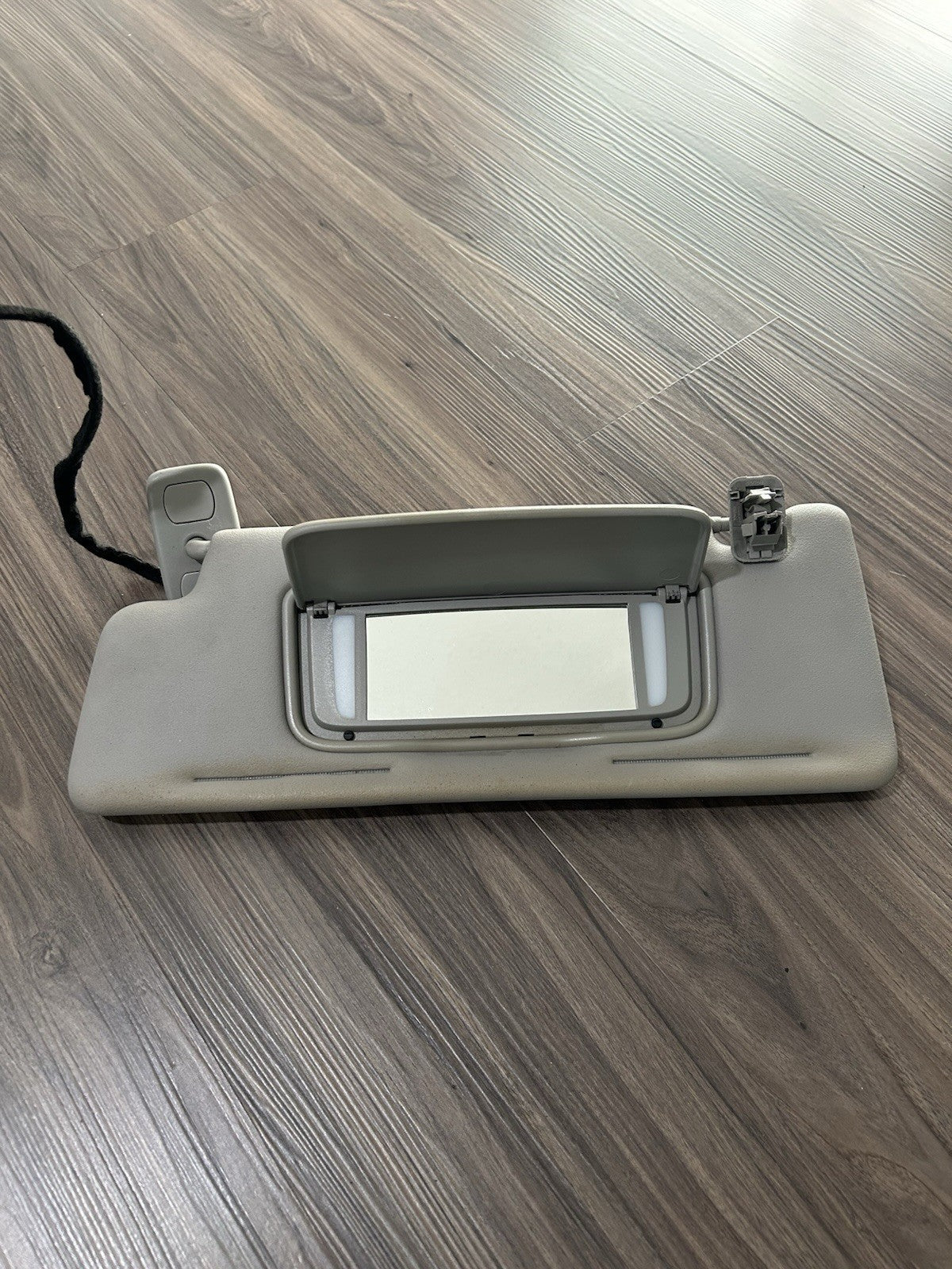 2009 Volvo C70 Left Driver Sunvisor with Homelink garage door opener Gray