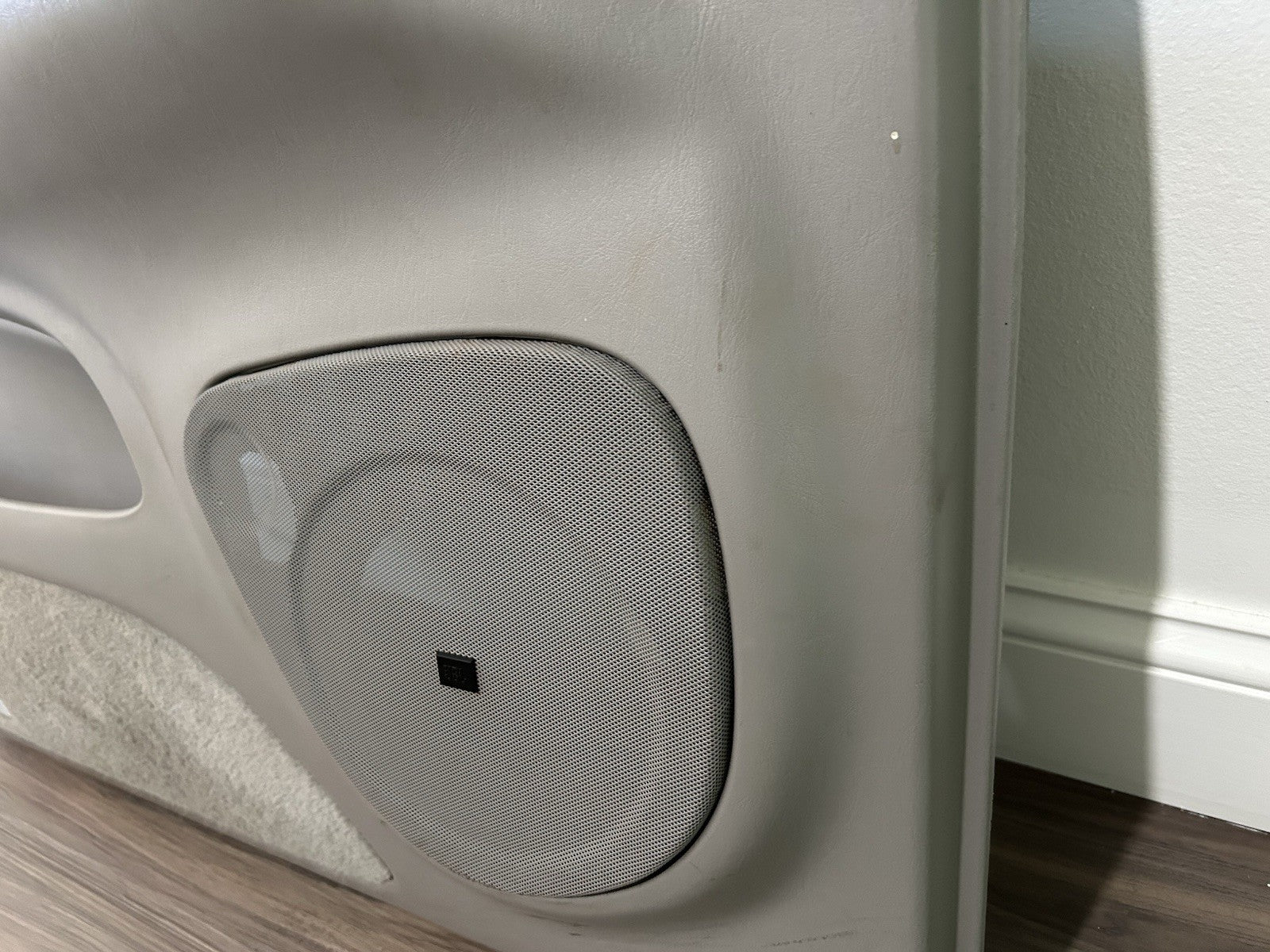 01-04 SEQUOIA LIMITED Front DRIVER LEFT INTERIOR DOOR TRIM PANEL Gray