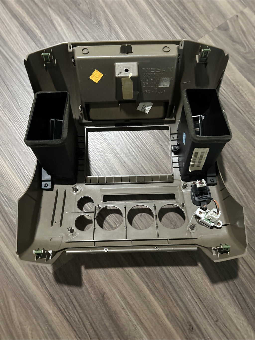 2005-2007 NISSAN PATHFINDER RADIO BEZEL DIGITAL TAN SILVER SURROUND TRIM DASH