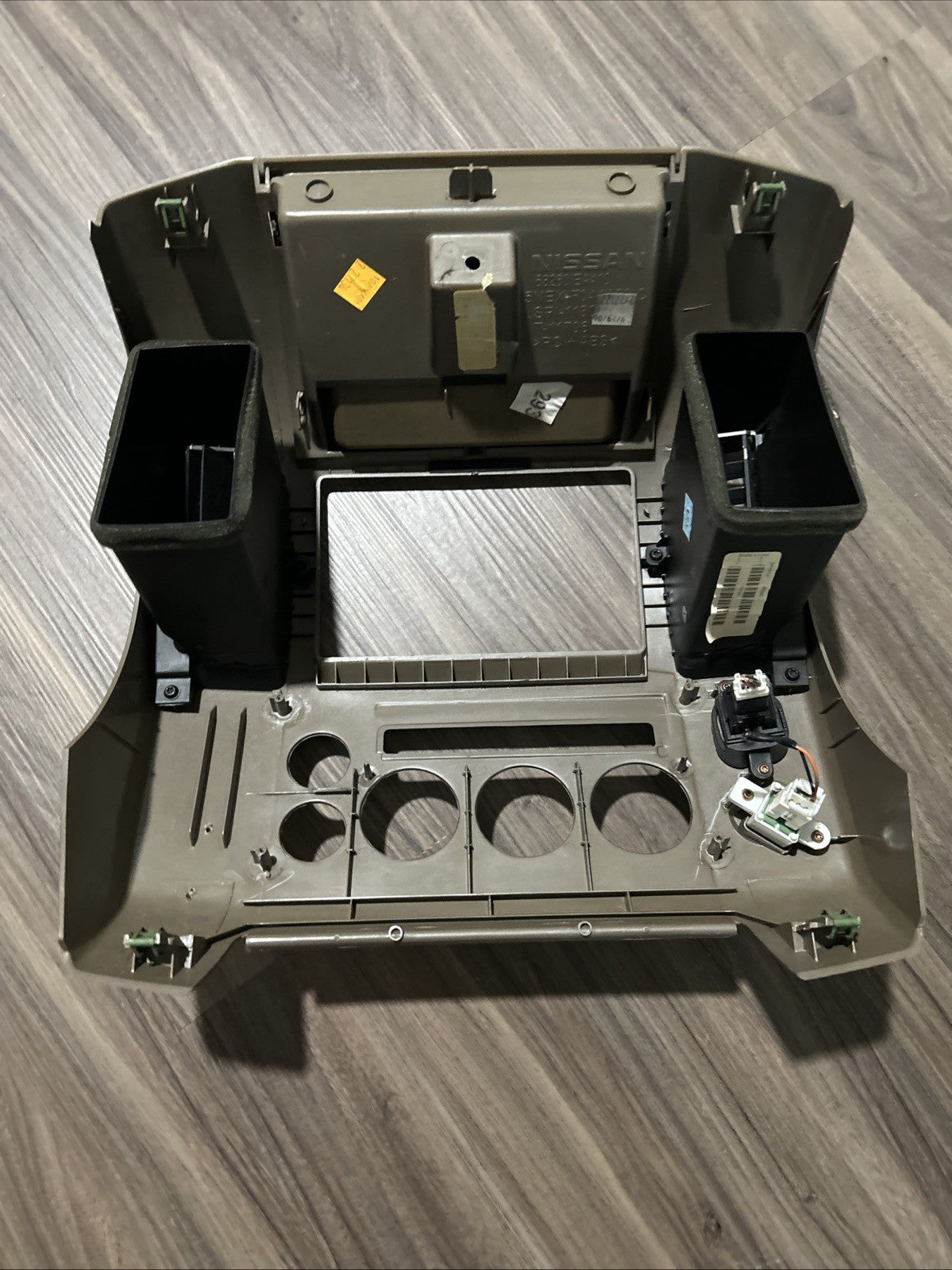 2005-2007 NISSAN PATHFINDER RADIO BEZEL DIGITAL TAN SILVER SURROUND TRIM DASH