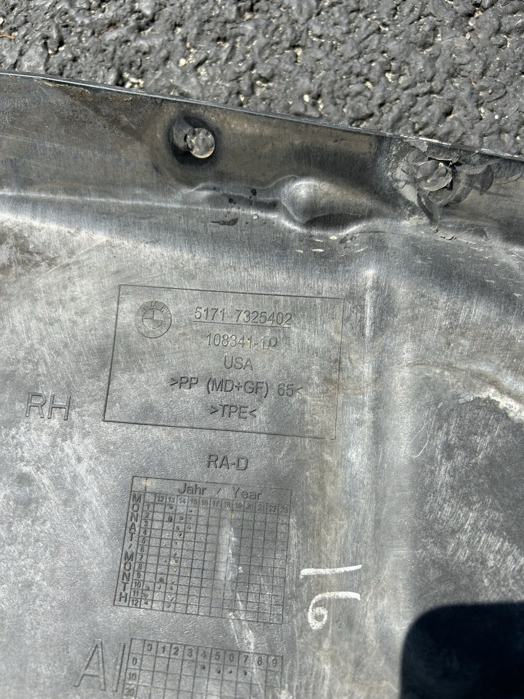 BMW F15 X5 F16 X6 FRONT RIGHT WHEEL HOUSING TRIM 7325402 OEM