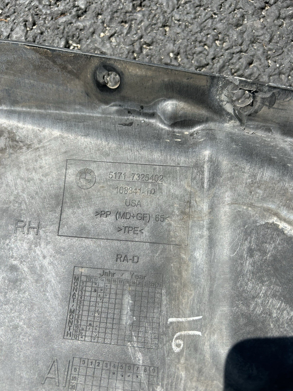 BMW F15 X5 F16 X6 FRONT RIGHT WHEEL HOUSING TRIM 7325402 OEM