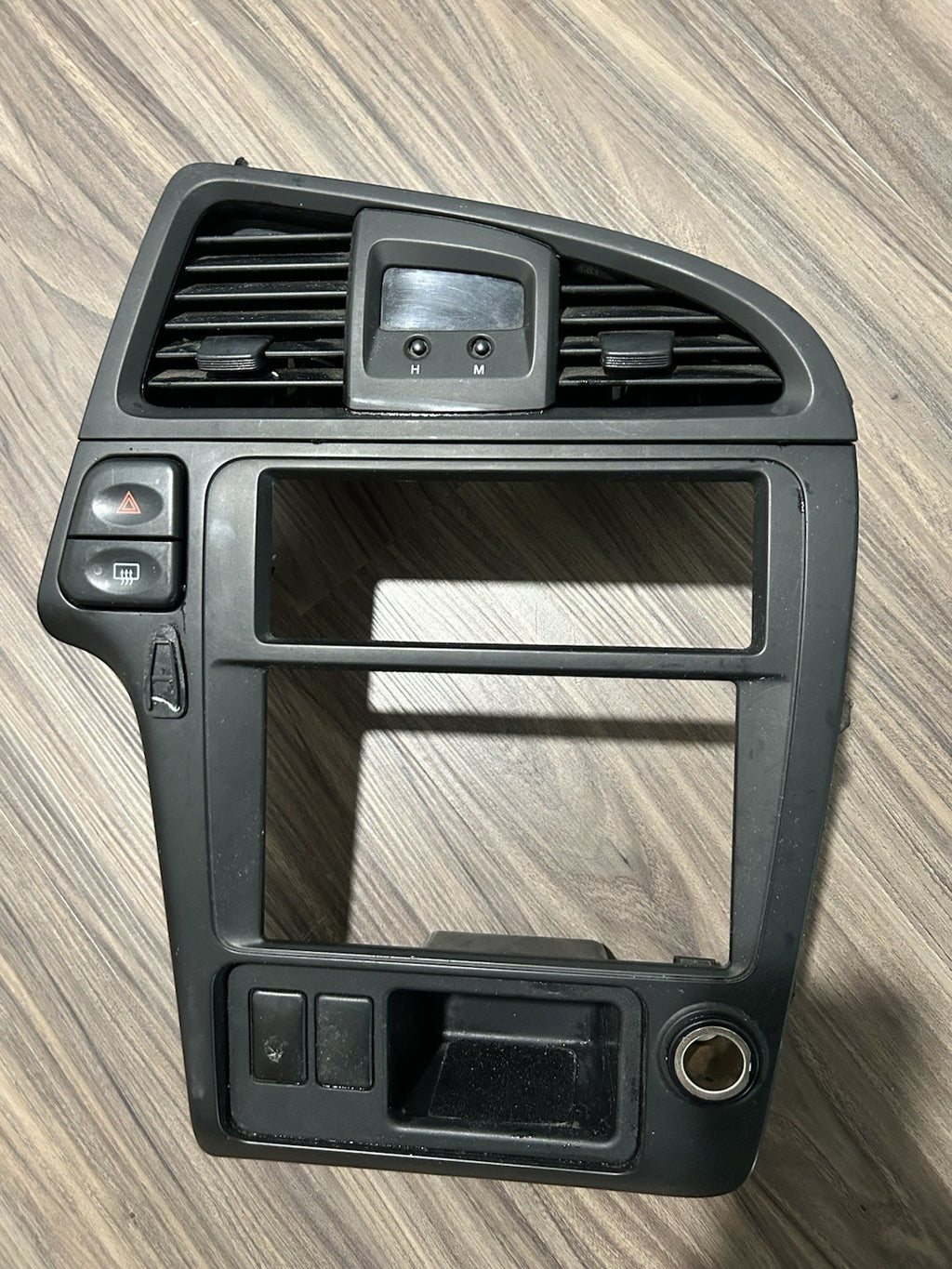 01-04 Nissan Pathfinder BLACK Center Dash Radio Bezel Trim Panel Vents Clock OEM