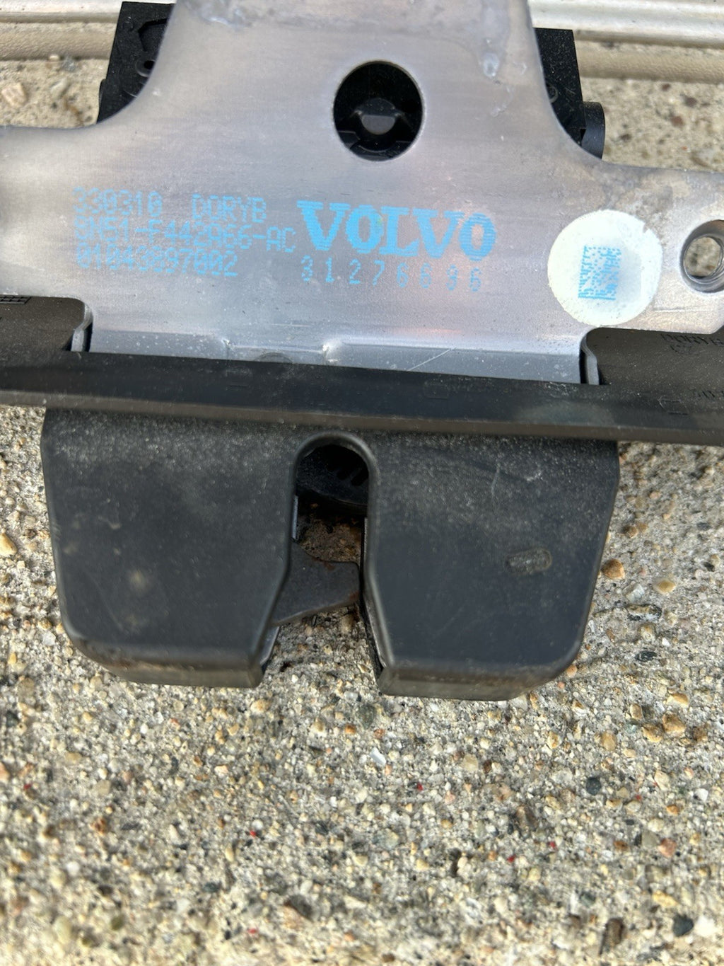 2010-2016 VOLVO XC60 Rear Trunk Lift Gate Lock Latch Actuator OEM AK241048