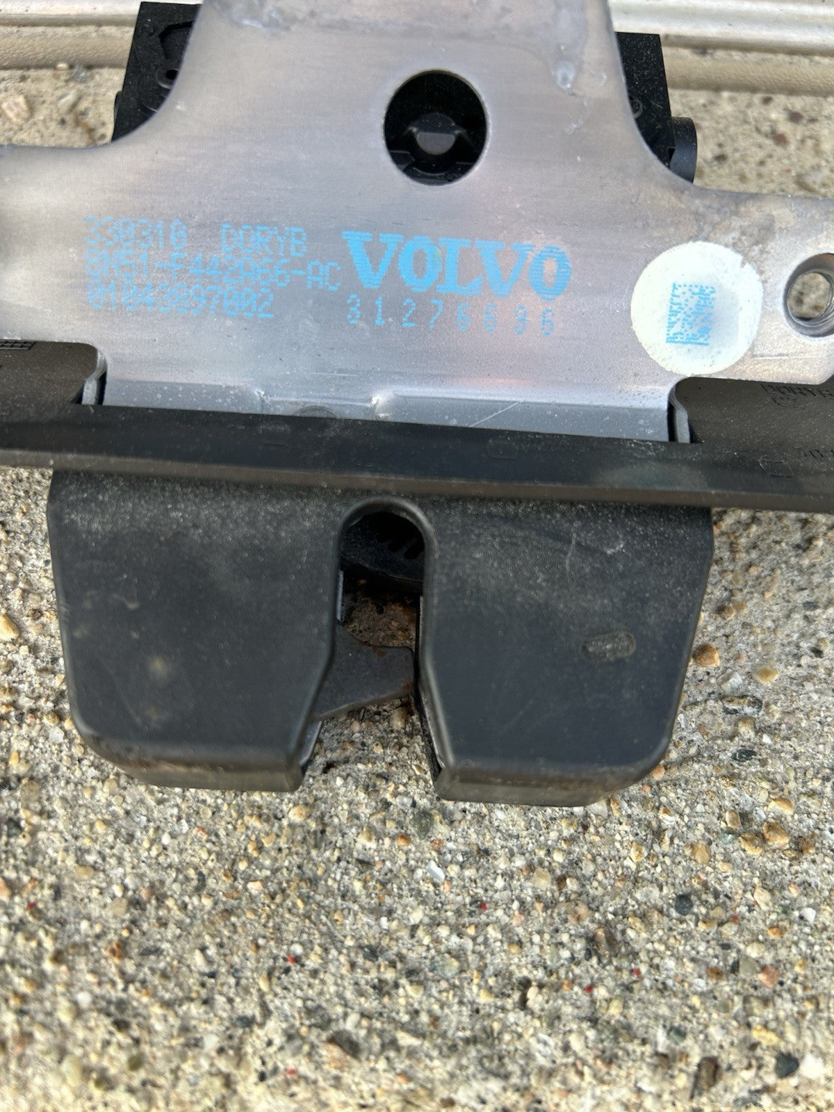 2010-2016 VOLVO XC60 Rear Trunk Lift Gate Lock Latch Actuator OEM AK241048