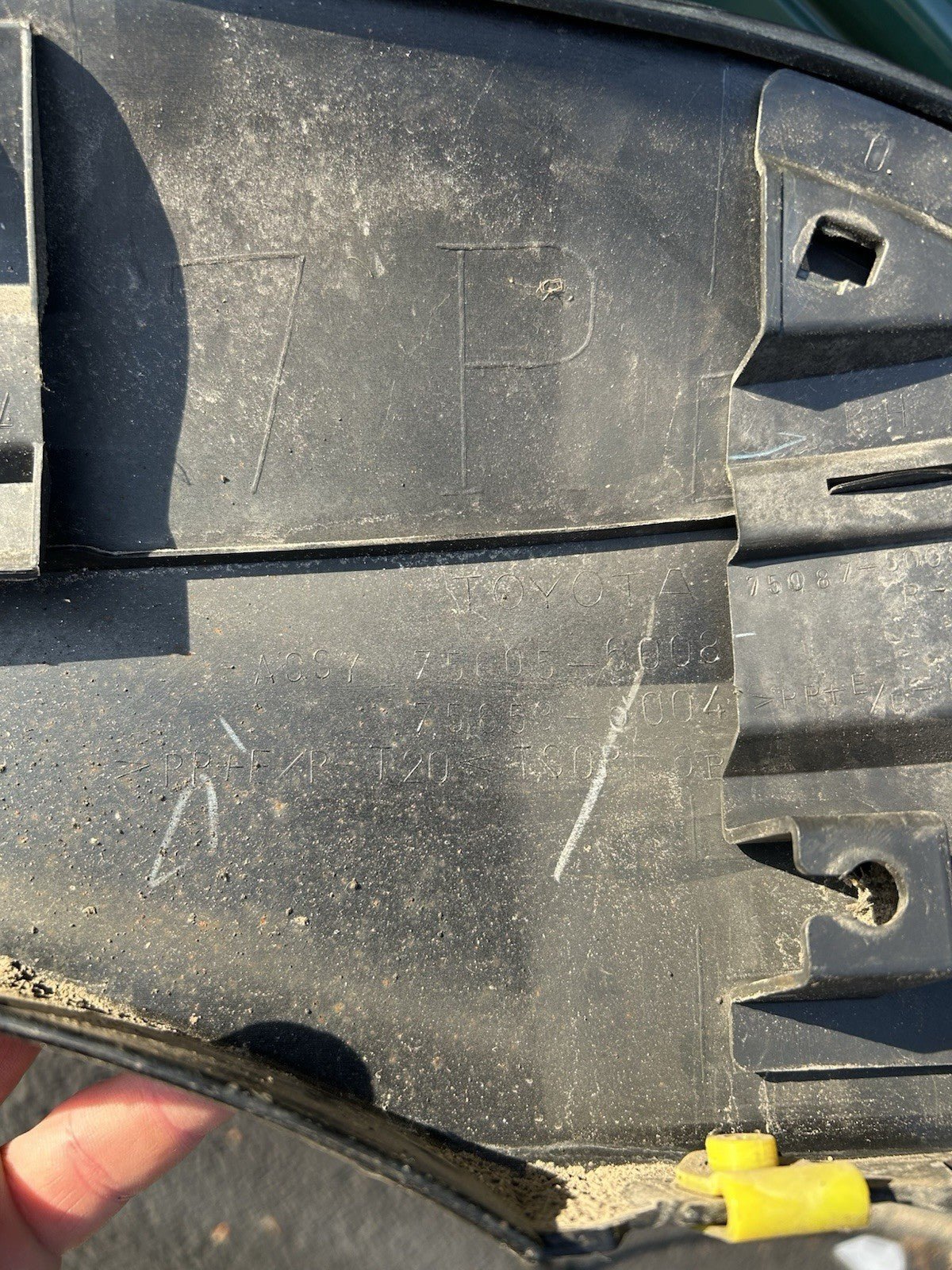 2004-2009 Lexus GX470 Right Passenger rear Fender Flare Moulding  Black 202