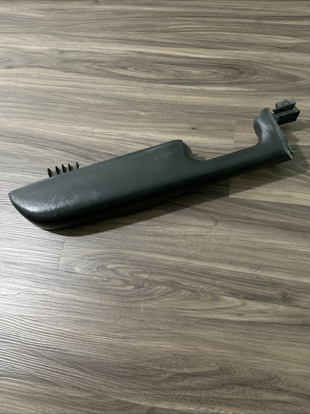 TAHOE SILVERADO ESCALADE YUKON SIERRA DRIVER LH DOOR ARMREST 1999-2002 *GRAPHITE