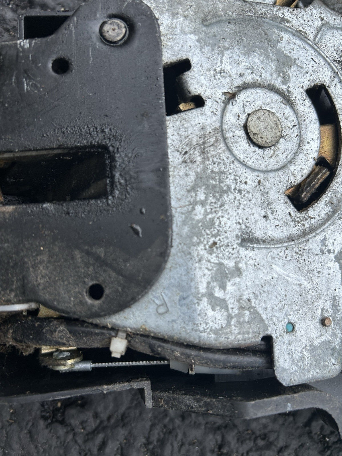 2005 - 2010 HONDA ODYSSEY Sliding Door Lock Latch Actuator Rear Right RH OEM