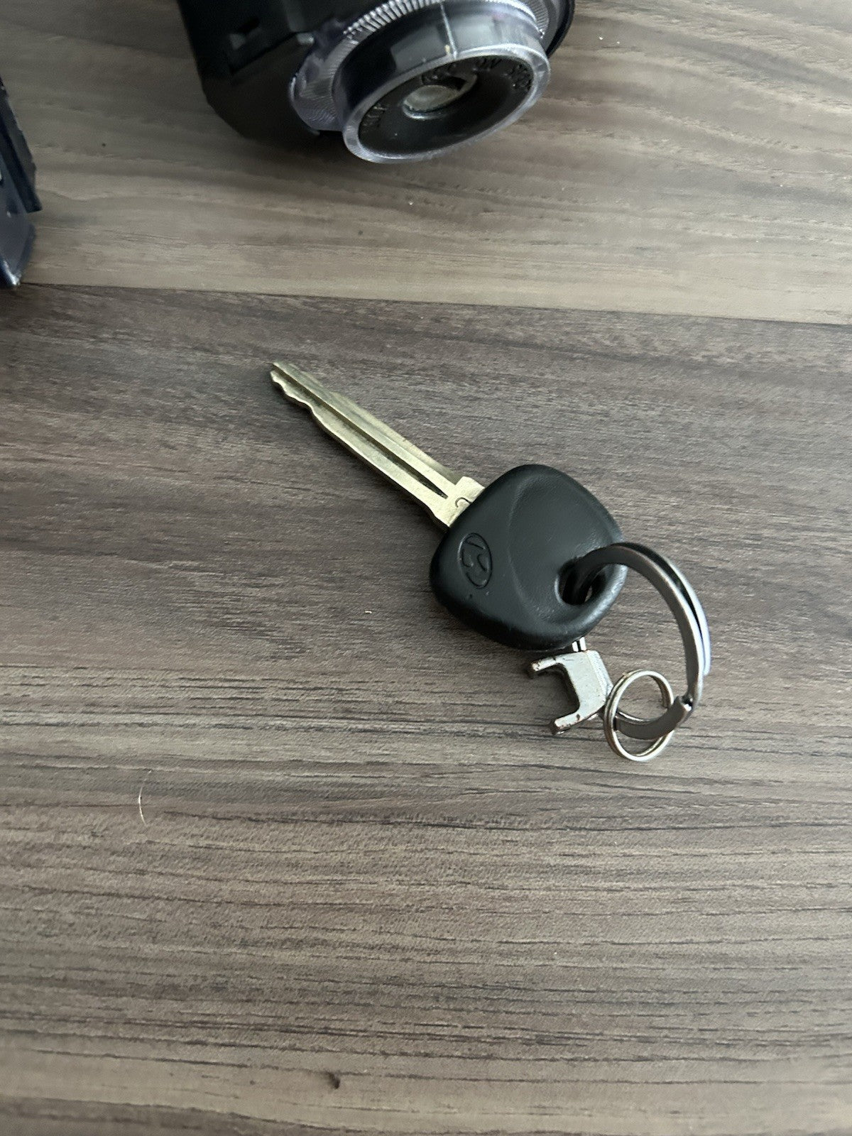 2017-2020 HYUNDAI ELANTRA IGNITION SWITCH LOCK CYLINDER COVER OEM