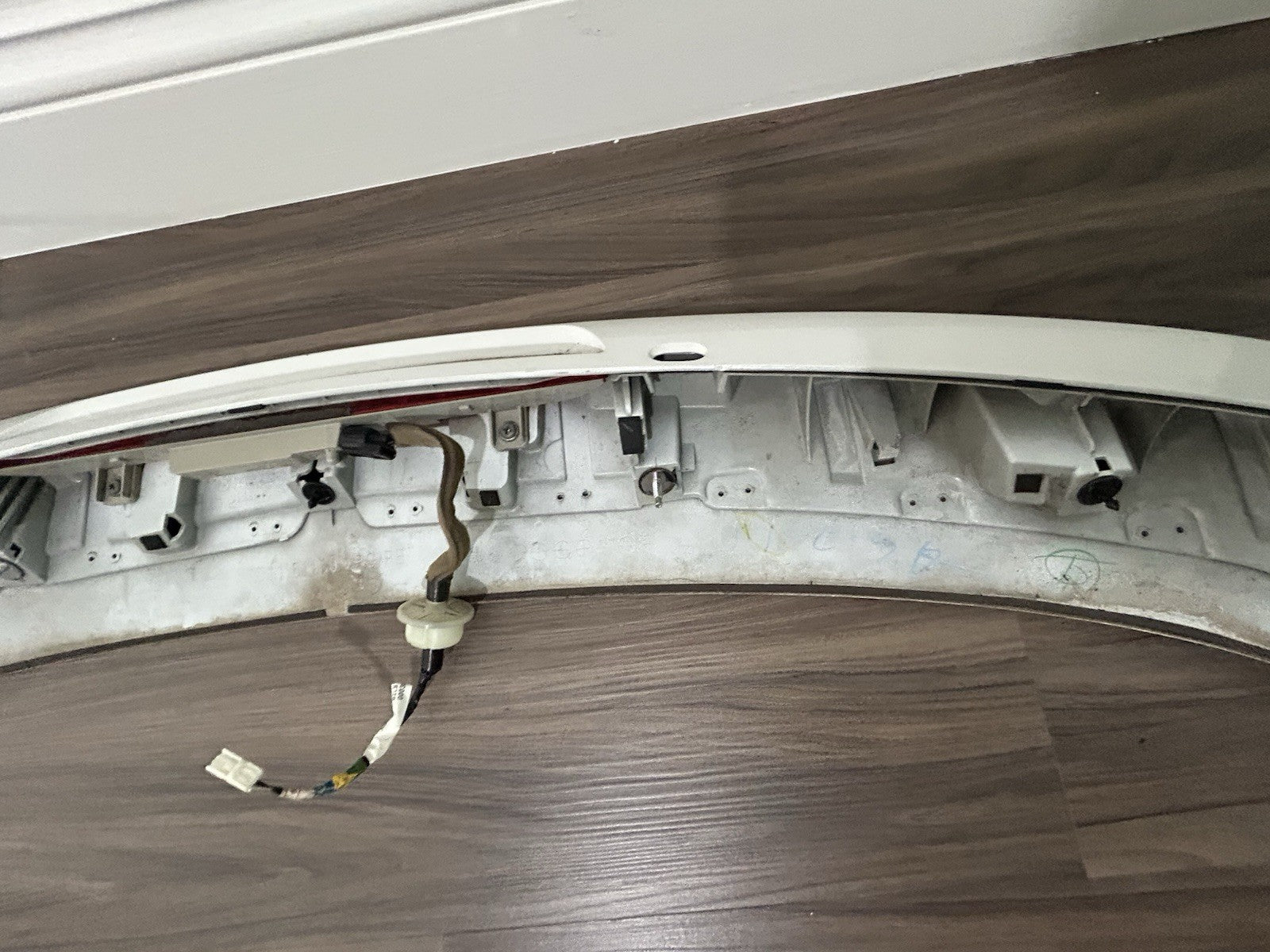 MAZDA CX-9 CX9 REAR LIFT GATE SPOILER THIRD BRAKE LIGHT  2007-2015 OEM White 34K