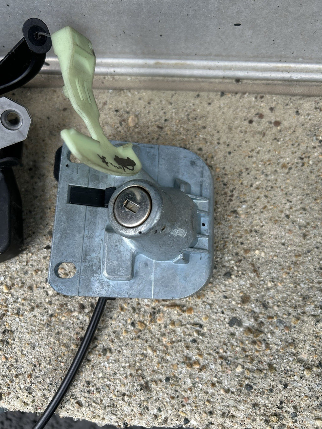 07 - 16 VOLVO S80 REAR TRUNK LOCK RELEASE LATCH ACTUATOR