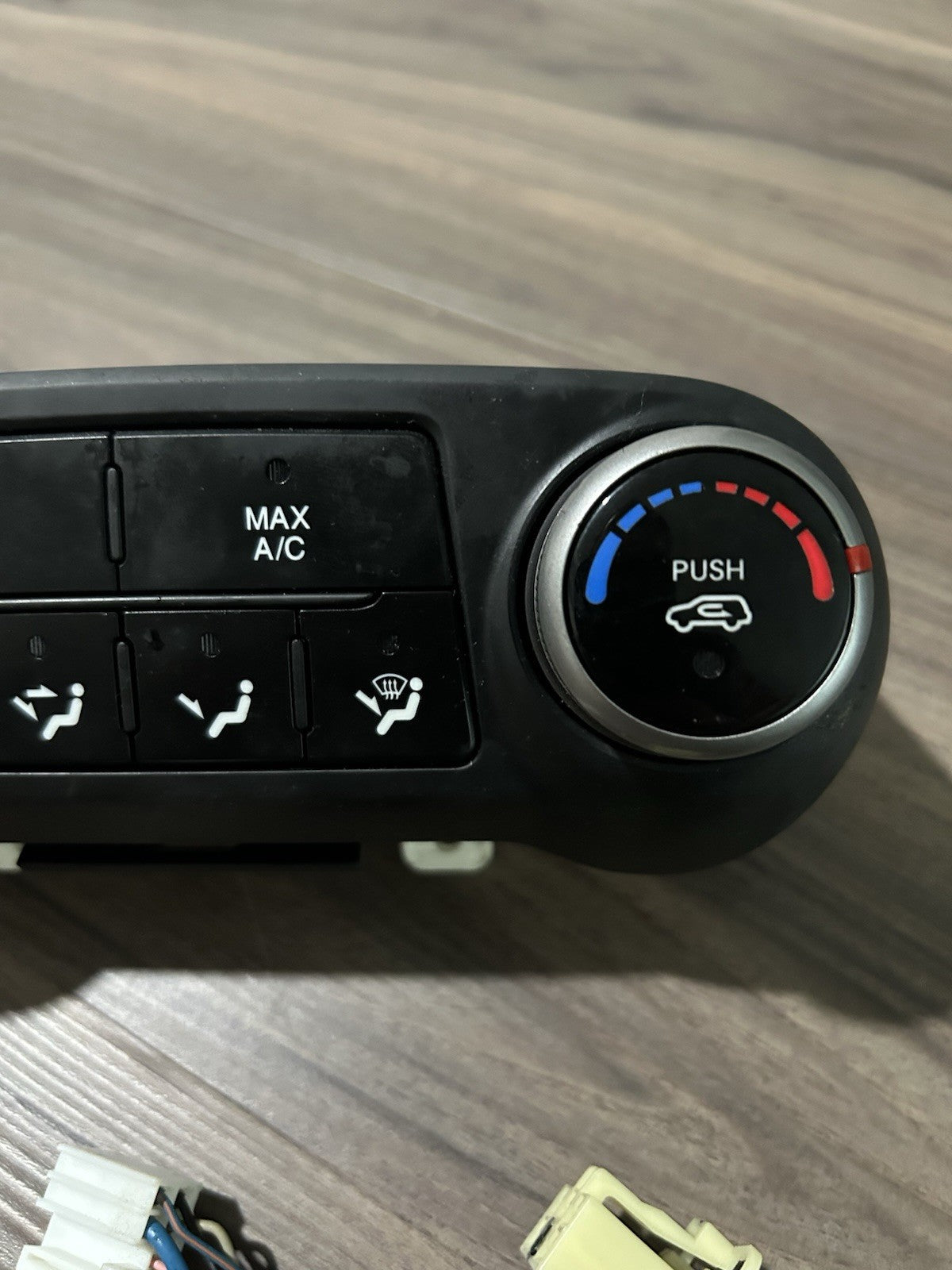 2010 2013Hyundai Tucson A/C Heater Temperature Climate Control 97250-2S021