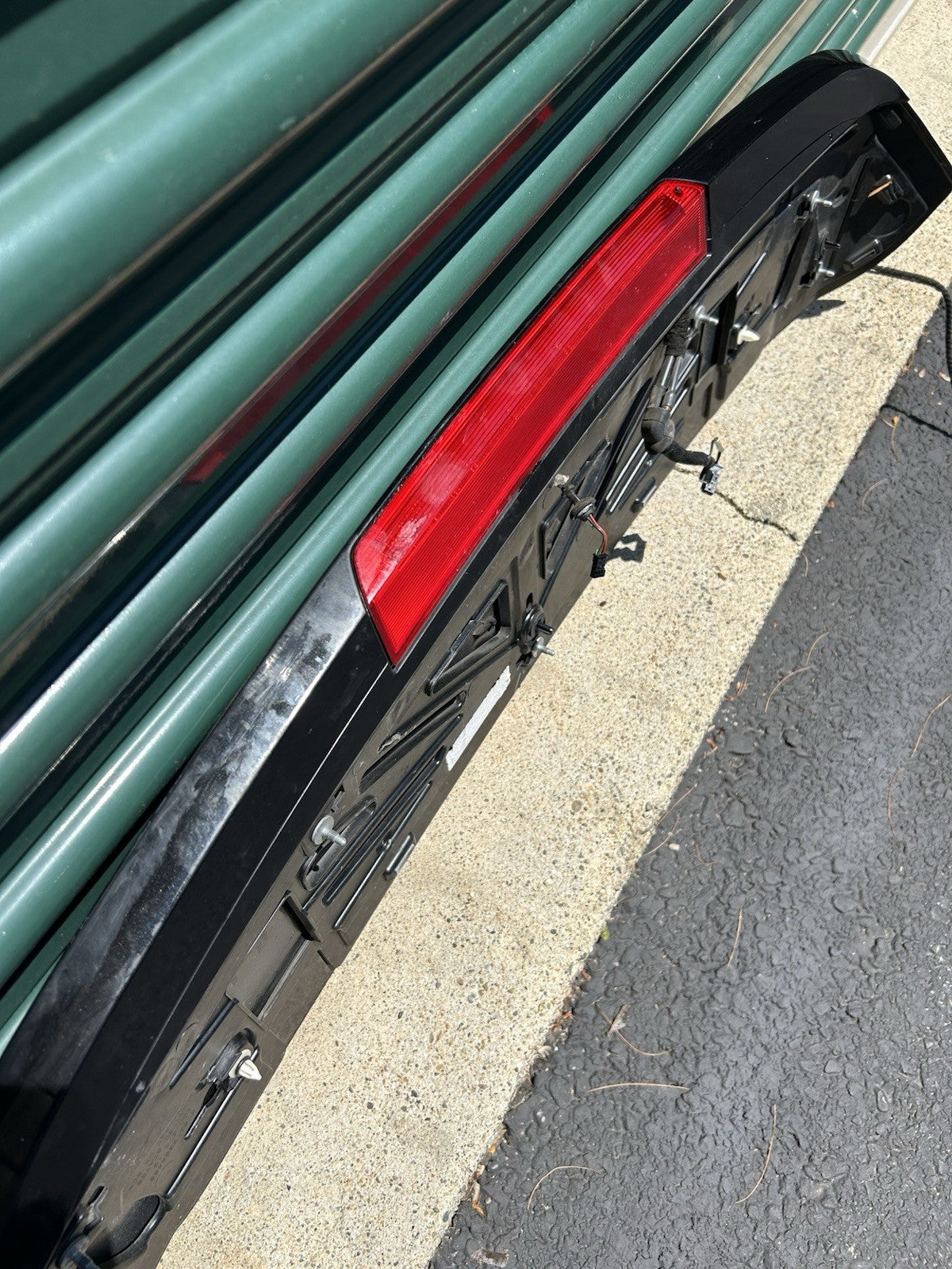 2014–2018 BMW X5 F15 Tailgate Spoiler w/ 3rd Brake Light OEM – Black 475M