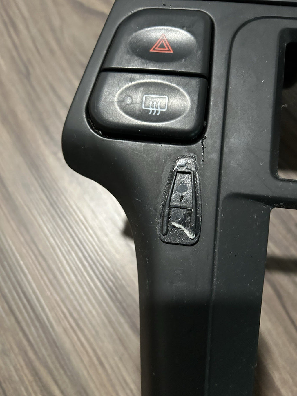 01-04 Nissan Pathfinder BLACK Center Dash Radio Bezel Trim Panel Vents Clock OEM