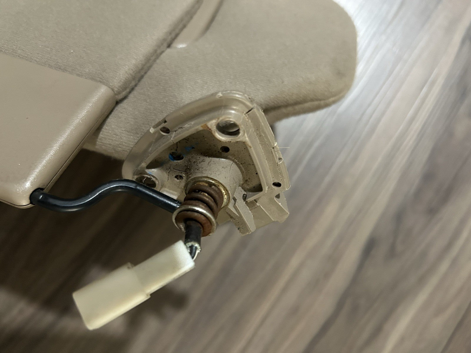 2000-2006 Toyota Tundra Sequoia DRIVER PASSENGER Left Right Sun Visor  OEM TAN