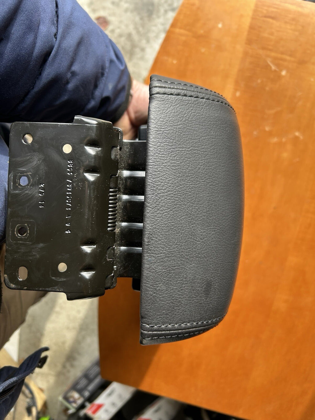 2011-2015 Ford Explorer Center Console Lid Armrest Arm Rest Black Leather OEM