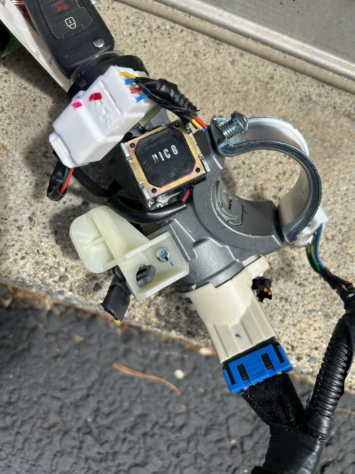 2010-2013 KIA SOUL IGNITION SWITCH LOCK CYLINDER W/ KEY OEM