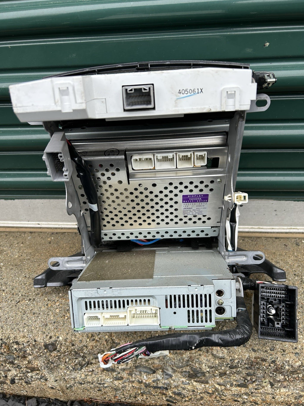 Lexus GX470 03-05 Navigation Display screen with radio Reciever 86111-60120 oem