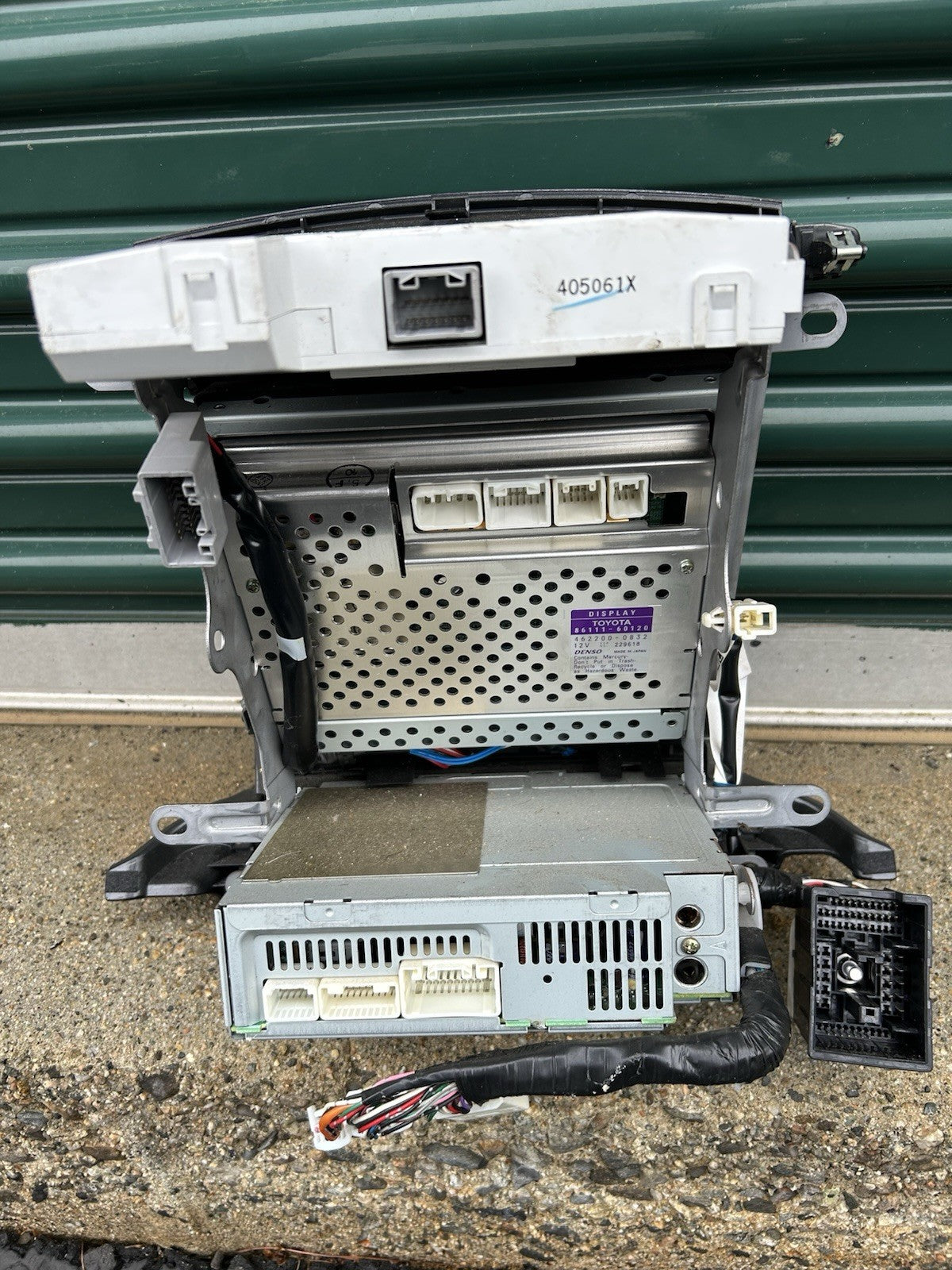 Lexus GX470 03-05 Navigation Display screen with radio Reciever 86111-60120 oem
