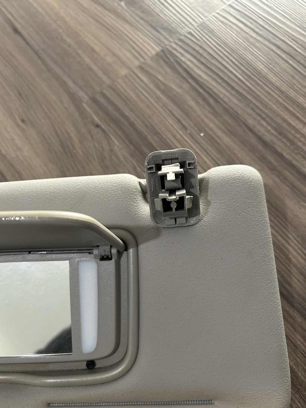 2009 Volvo C70 Left Driver Sunvisor with Homelink garage door opener Gray