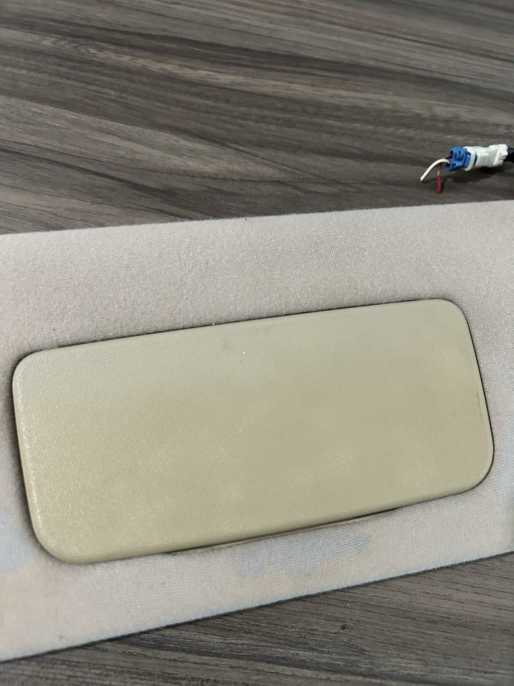 2004-2008 Toyota Solara Driver & Passenger Side Sun Visor Pair Set Tan Lighted