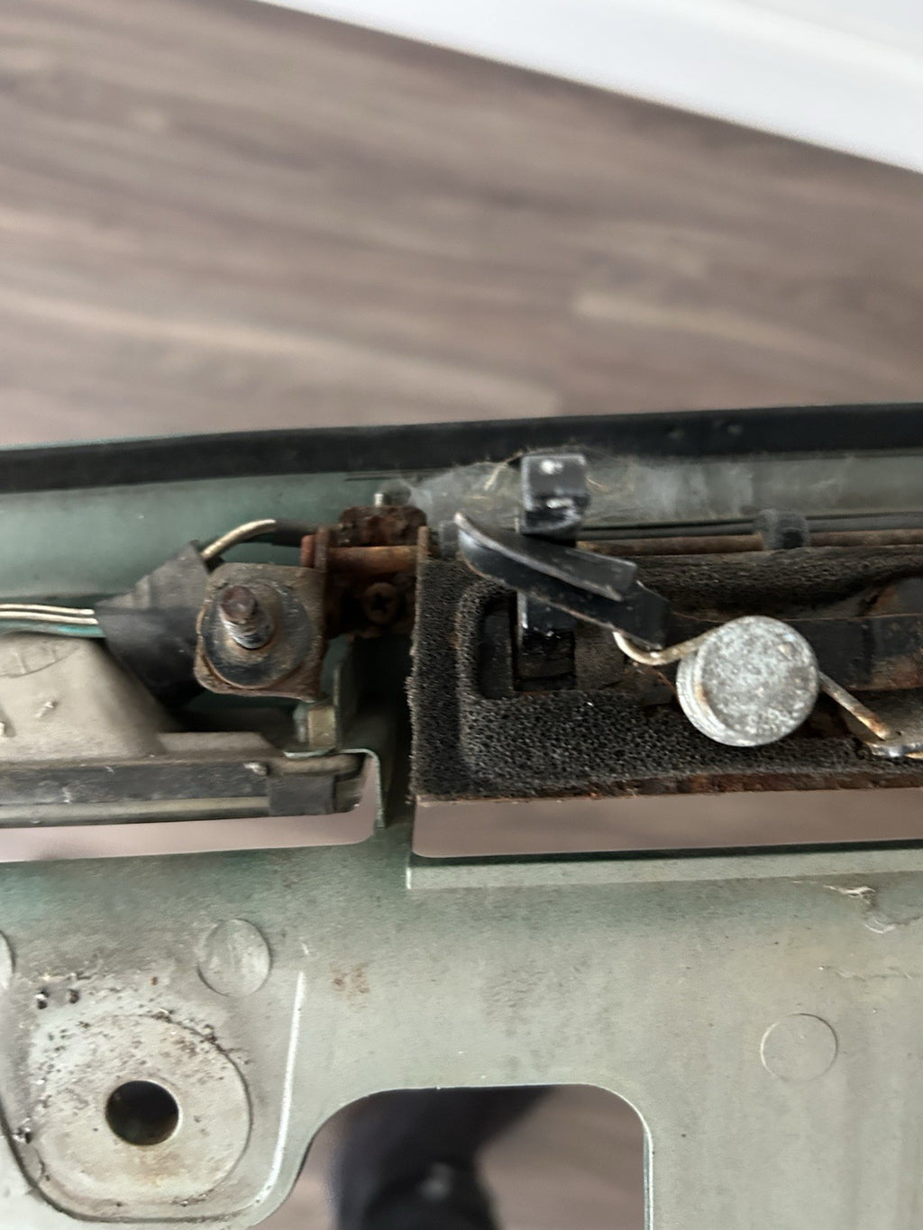 Toyota Sequoia 2001-2007 Rear lift Gate License palte holder latch garnish 6Q7