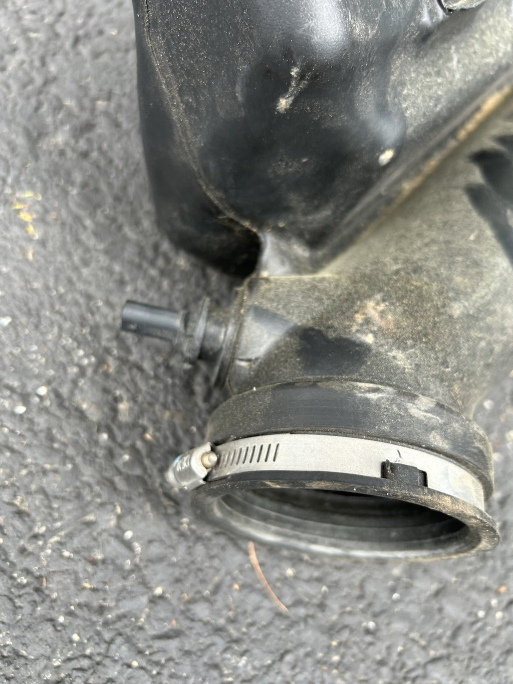 2011 - 2013 Dodge Durango Cherokee 3.6L Resonator Air Intake Tube OEM