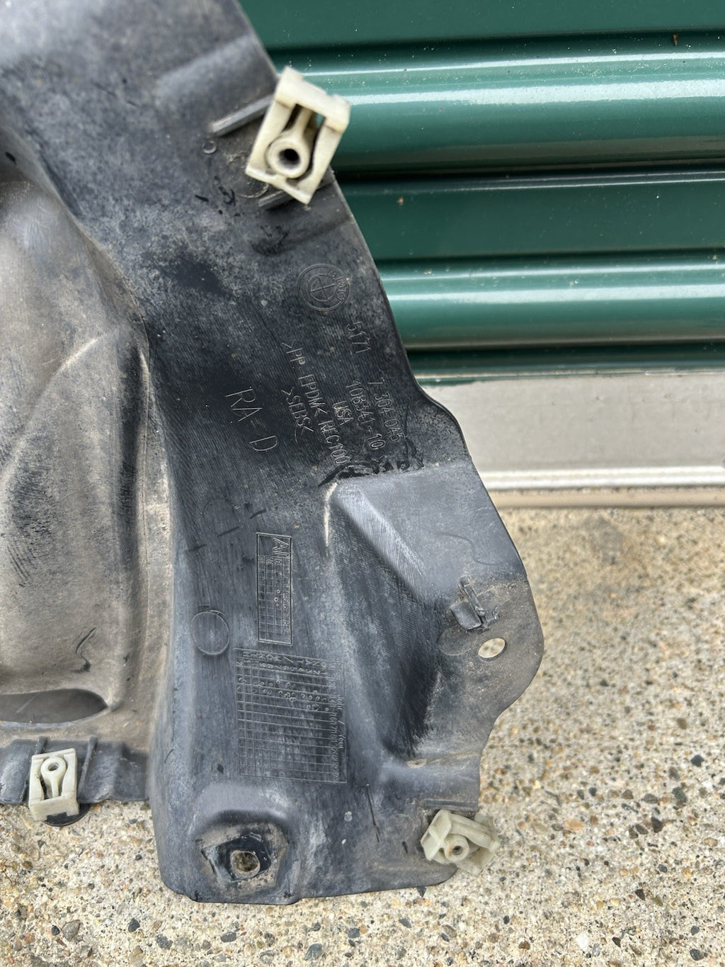 FRONT LEFT DRIVER FENDER LINER SPLASH SHIELD 7304045 BMW F15 X5 (2014-2018) OEM