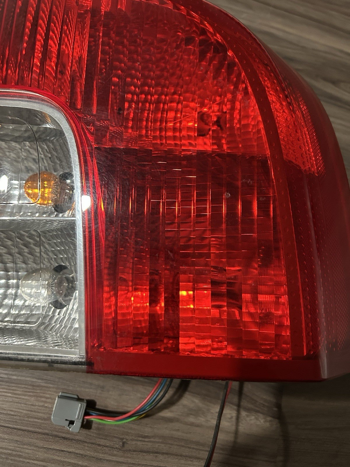 2007-2014 Volvo XC90 PASSENGER TAILLIGHT TAIL LIGHT LAMP RIGHT OEM XC 90 BULB