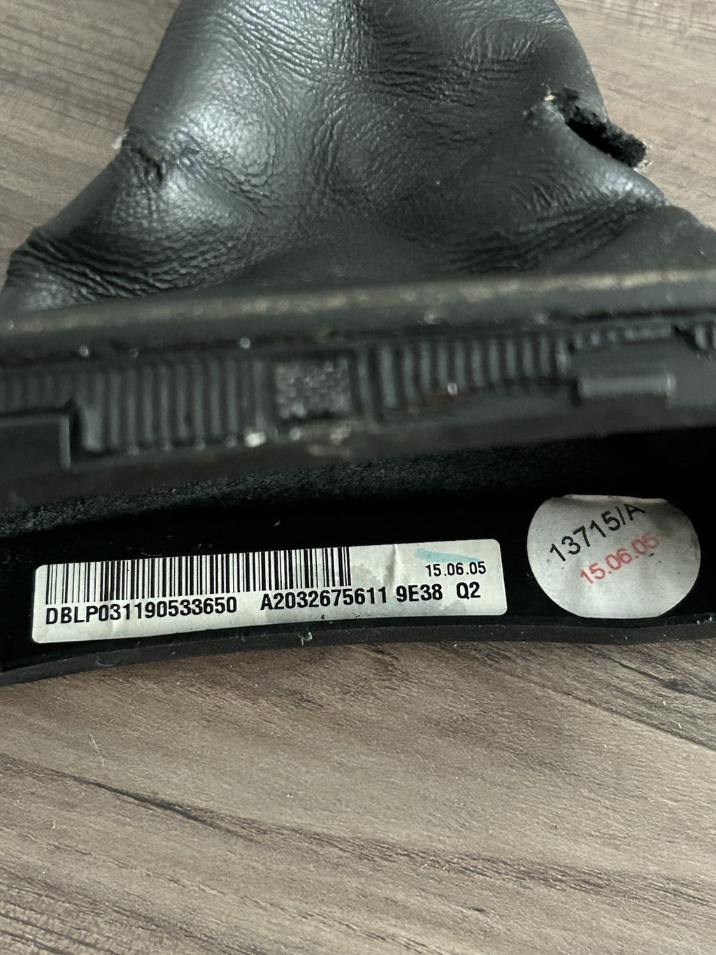 01-09 Mercedes W203 W209 C  CLK550 Gear Shifter Knob Boot Key Less Go OEM