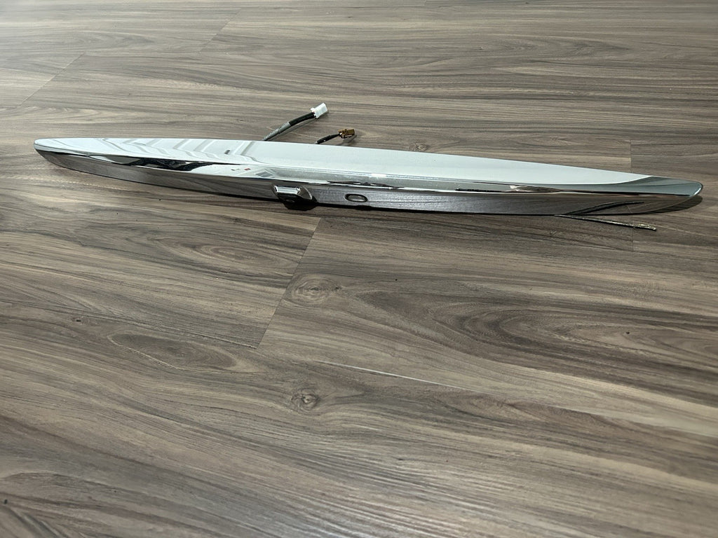 2013 Infiniti G37 X Sedan Trunk Chrome Spacer Spoiler 84810-JK600 With camera