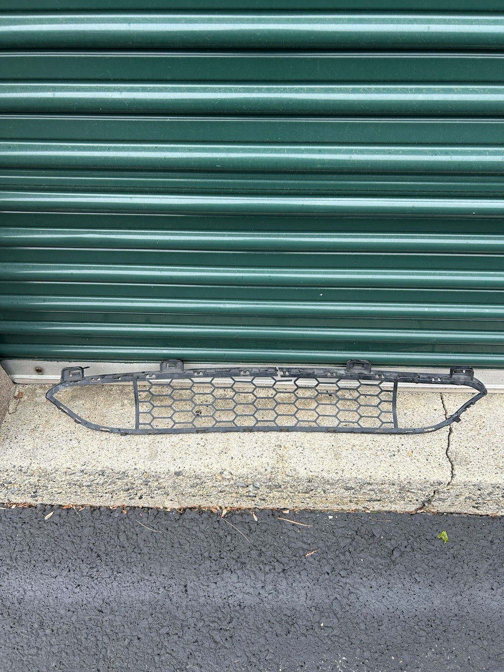 14-18 BMW X5 F15 FRONT BUMPER LOWER CENTER M-AERO GRILLE w/o ADAPTIVE CRUISE