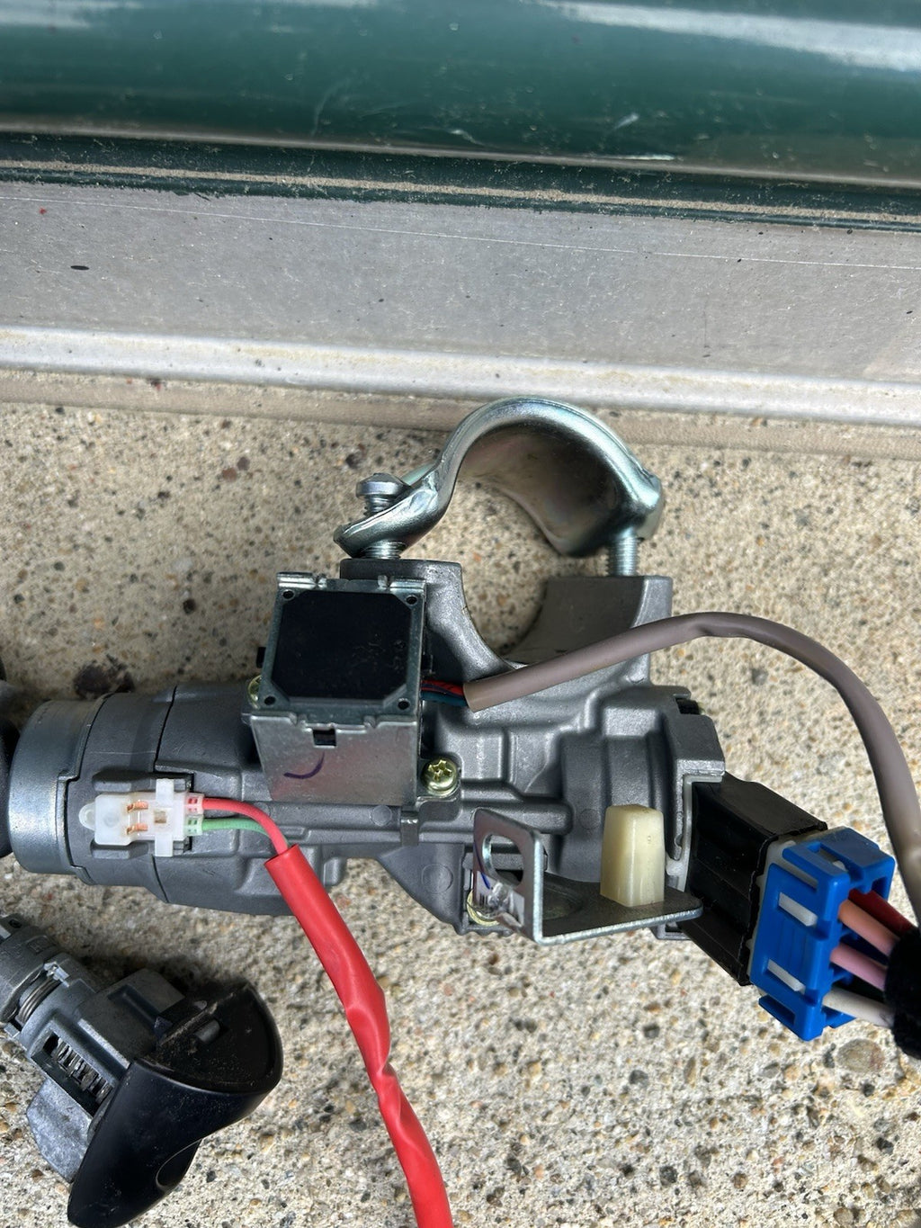 10-15 Hyundai Tucson Ignition Switch Cylinder Tumbler W/ Key & Shroud OEM