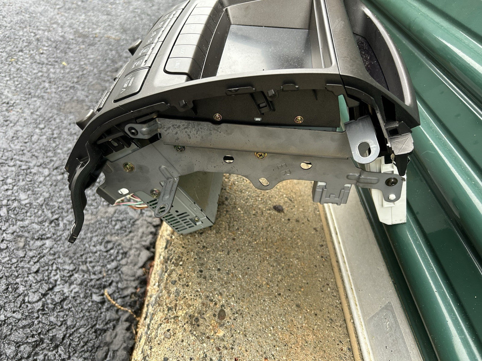 Lexus GX470 03-05 Navigation Display screen with radio Reciever 86111-60120 oem