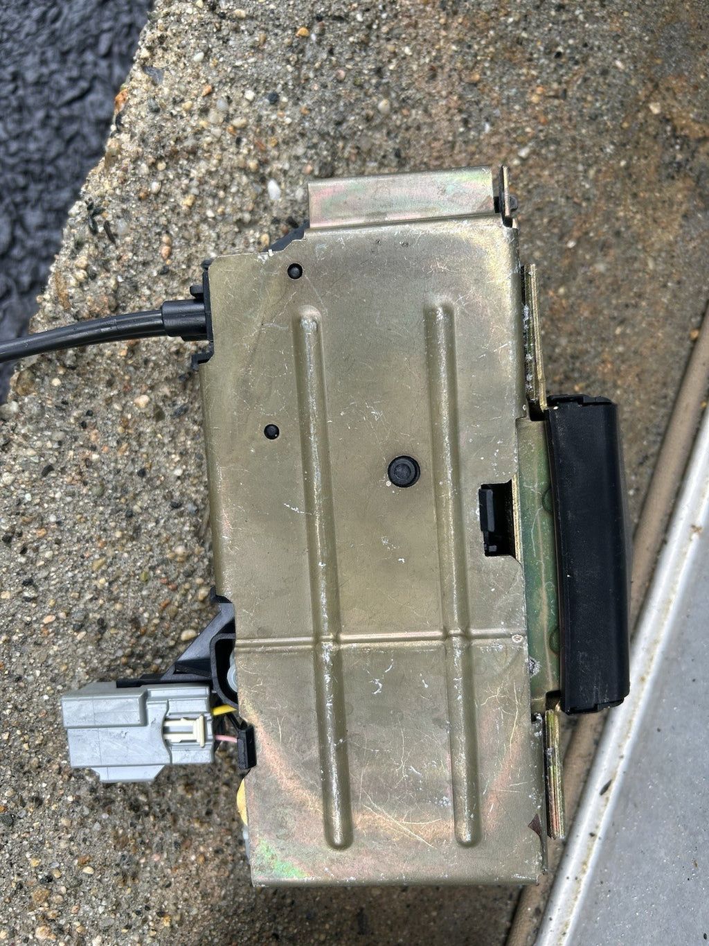 Volvo XC90 rear tailgate trunk latch lock actuator assembly OEM 03-14 third row