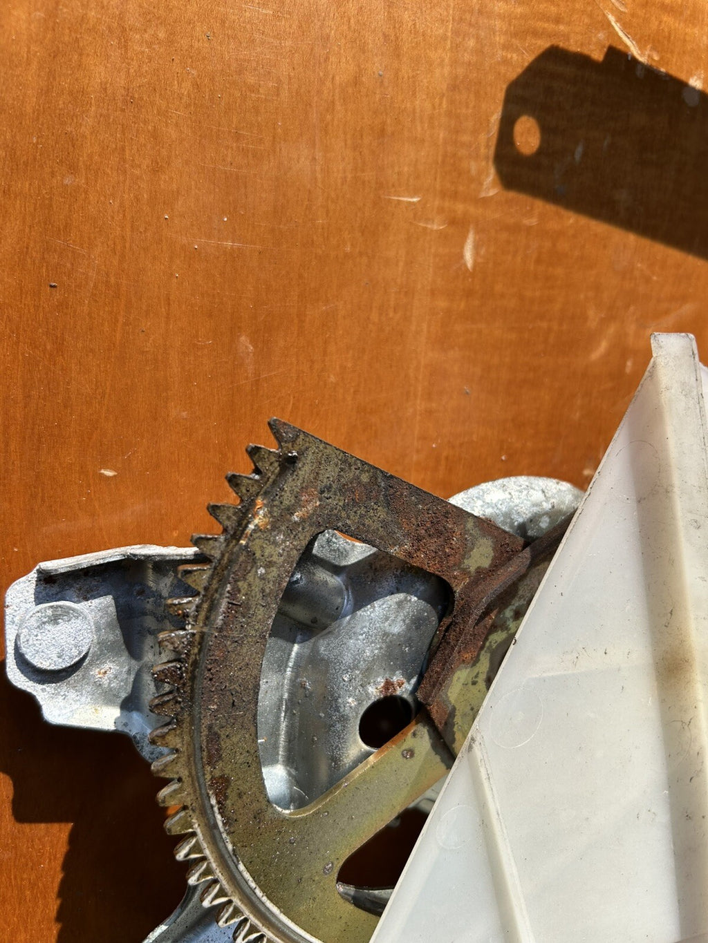 2001-2007 TOYOTA SEQUOIA REAR BACK HATCH LIFTGATE WINDOW REGULATOR MOTOR