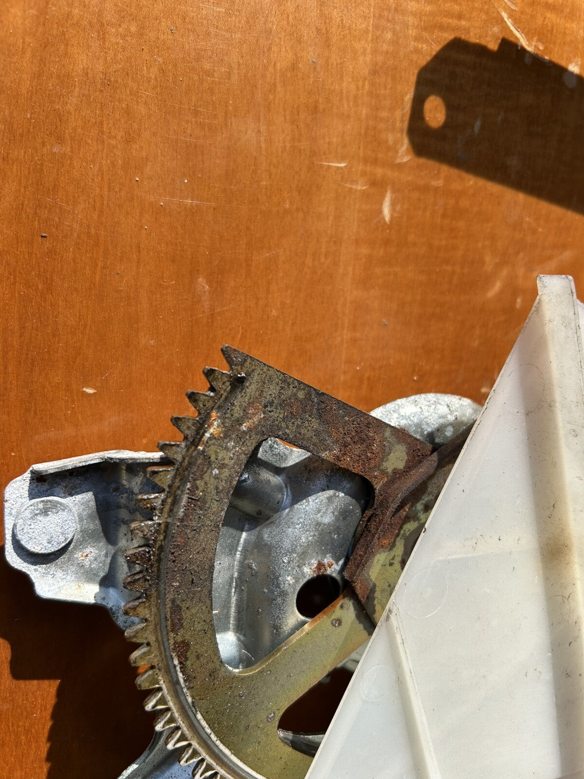 2001-2007 TOYOTA SEQUOIA REAR BACK HATCH LIFTGATE WINDOW REGULATOR MOTOR