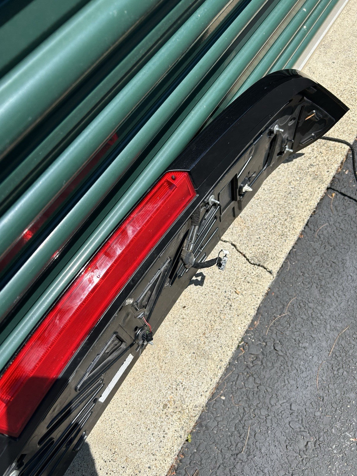 2014–2018 BMW X5 F15 Tailgate Spoiler w/ 3rd Brake Light OEM – Black 475M