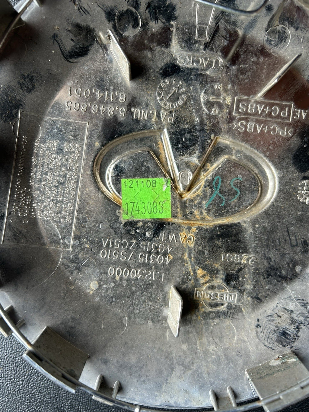 Infiniti QX56 center cap, chrome, 2004-2007 part number 40315 7S510 03