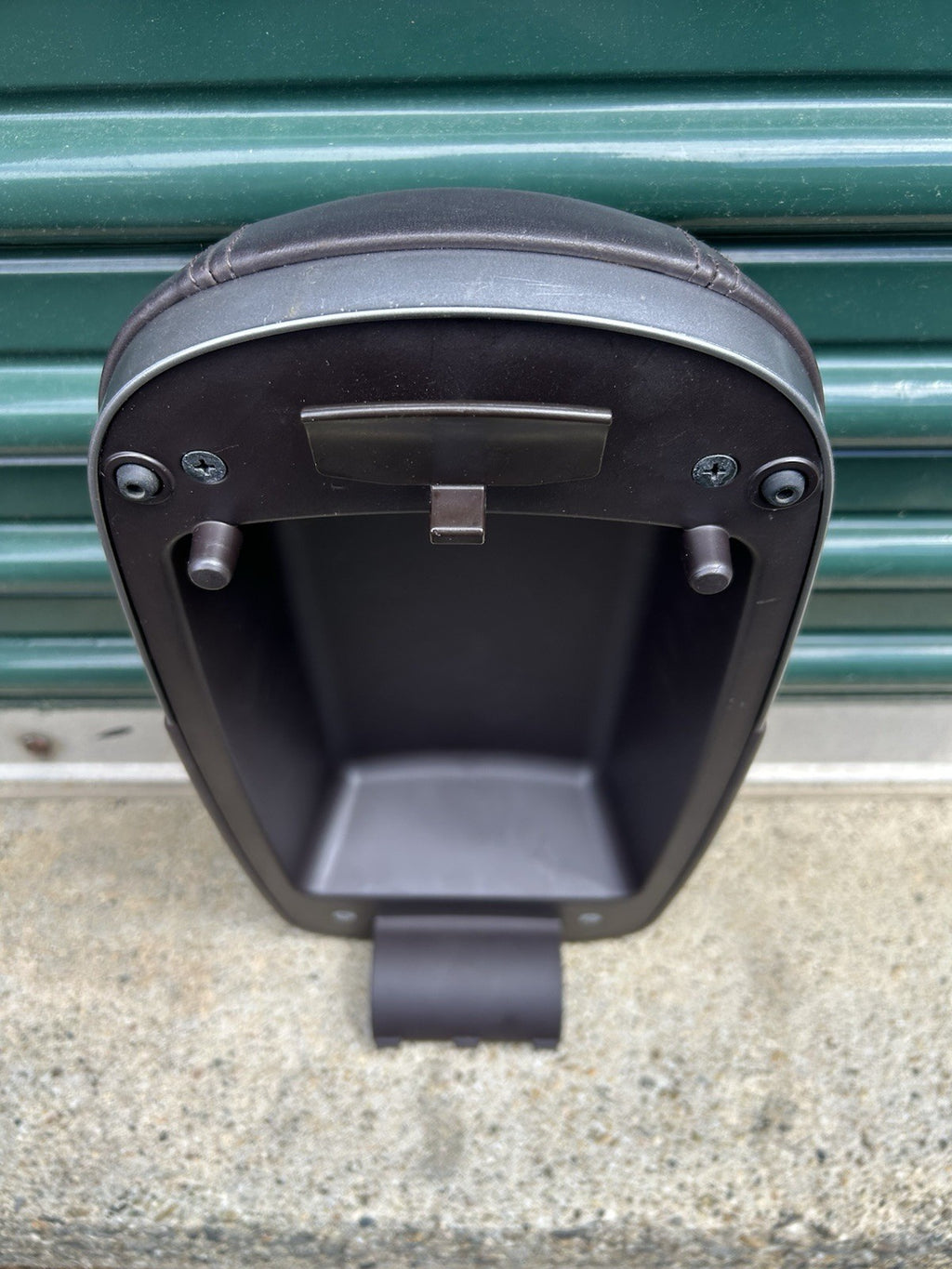 2011 Hyundai Tucson OEM CENTER CONSOLE ARMREST COVER LID BROWN