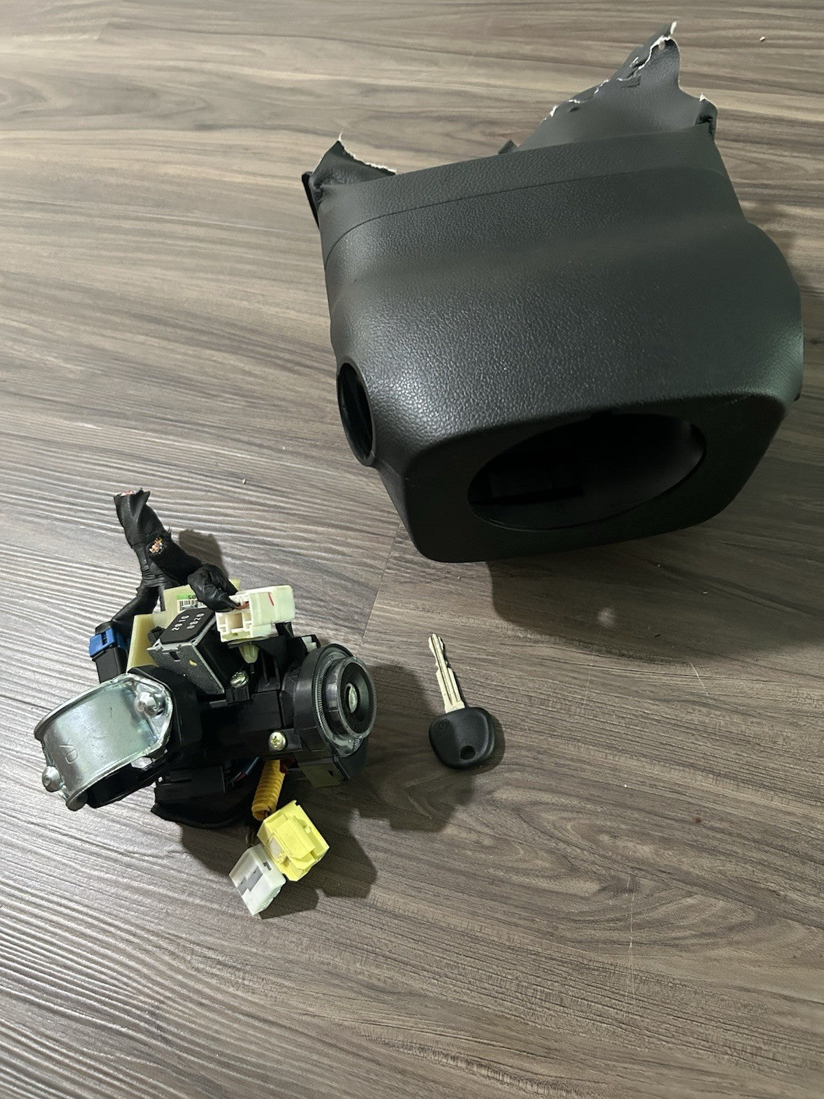 17-20 HYUNDAI ELANTRA IGNITION SWITCH  SHROUD OEM