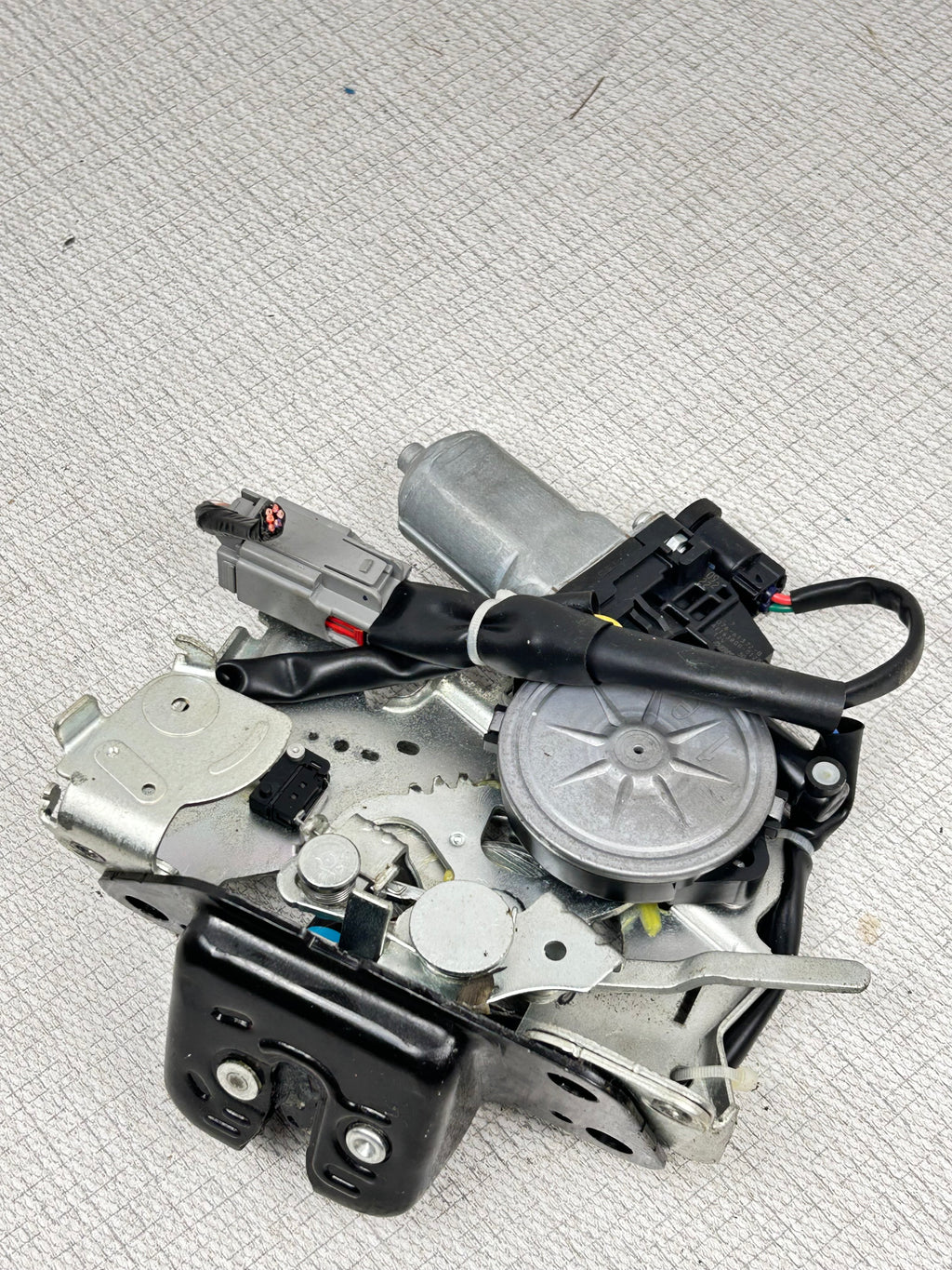 2011- 2021 Jeep Grand Cherokee Rear Power Liftgate Latch Lock Actuator Motor OEM