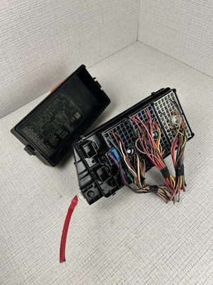 13712253 Buick Lucerne Cadillac DTS Rear Fuse Box Under Seat OEM 2008-2011