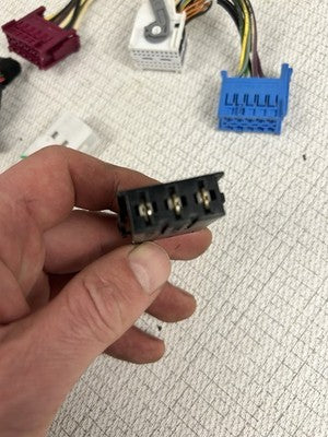 07-12 Mercedes W164 ML320 GL450 Front SAM Control Module Wire Connectors Plugs