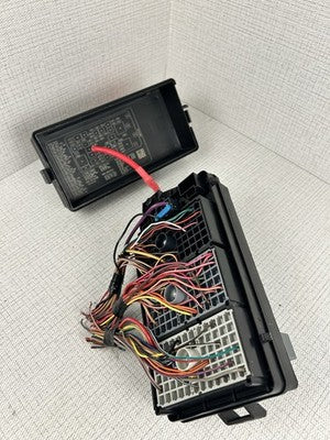 13712253 Buick Lucerne Cadillac DTS Rear Fuse Box Under Seat OEM 2008-2011