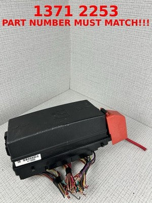 13712253 Buick Lucerne Cadillac DTS Rear Fuse Box Under Seat OEM 2008-2011