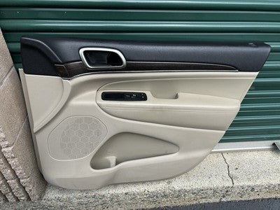 OEM Jeep Grand Cherokee Front Right Door Trim Panel Limited 2015